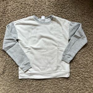Girl’s Athletic Works Sweatshirt; White/Gray; Size XXL (18)